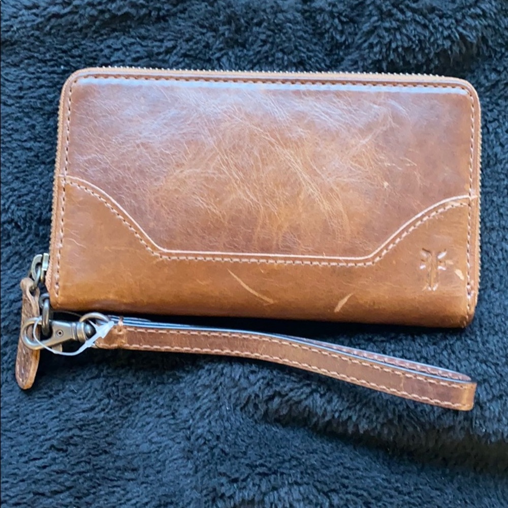 NWT FRYE MELISSA ZIP PHONE WALLET COGNAC